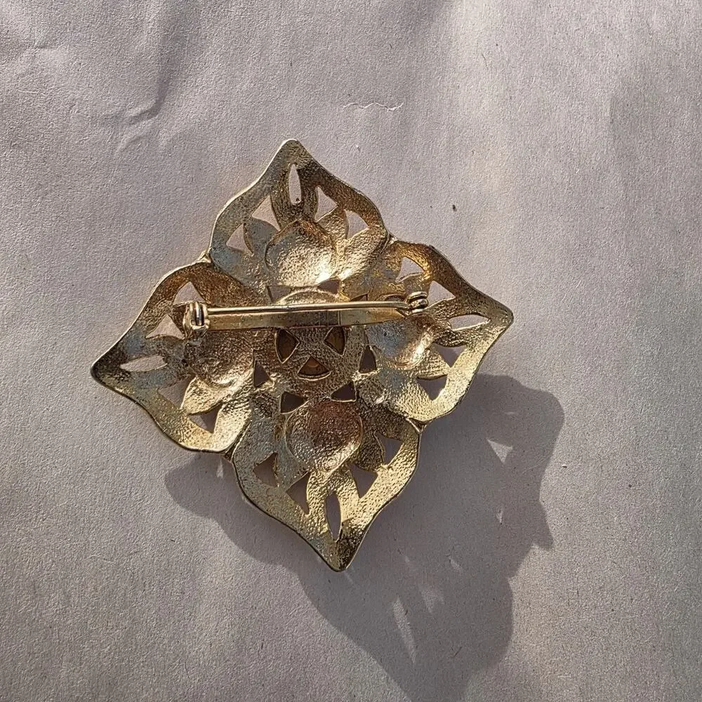 Vintage Victorian Style Gold Toned Diamond Purple Cabochon‎ Rhinestone Brooch